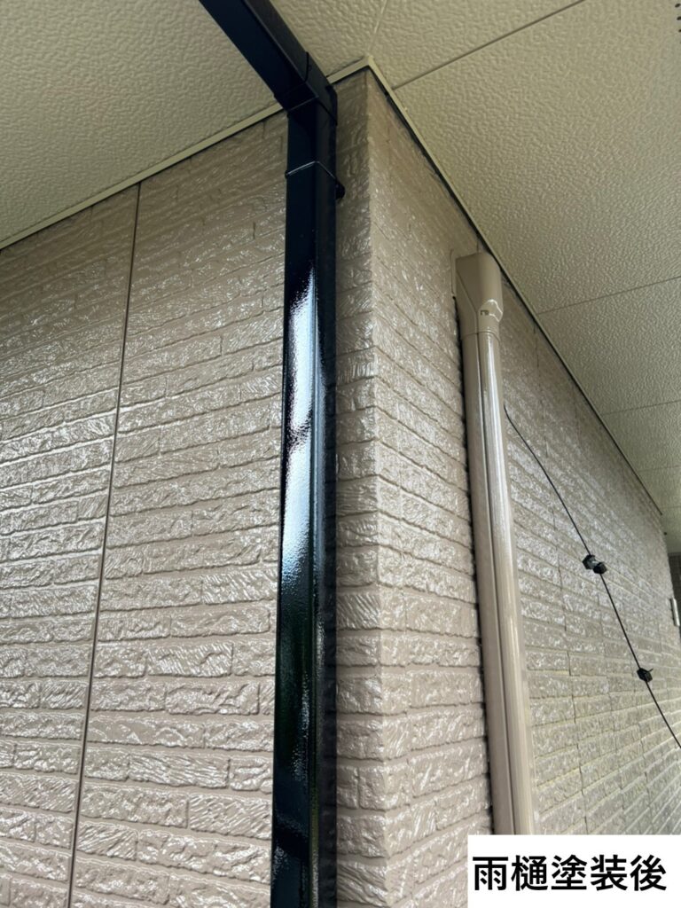 雨樋施工後です。外壁に合わせきれいに塗替えできました。